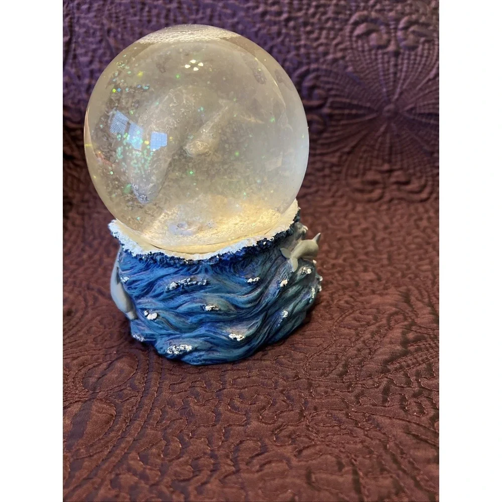 VINTAGE SILVESTRI Sea Cow MUSICAL SNOW GLOBE Manatee W/ Calf Dolphins Ocean Work